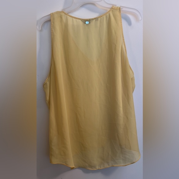 Sheer Guess High-Low Top 🌼 - Picture 2 of 5